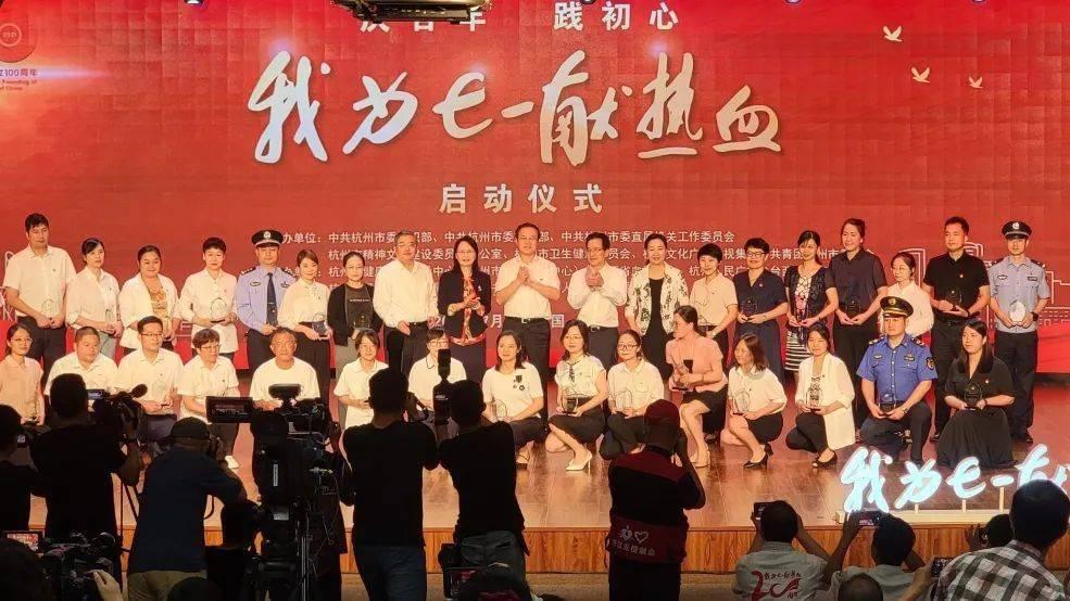 靠近嘴边能闻到宝宝嘴巴臭，这是怎么回事？